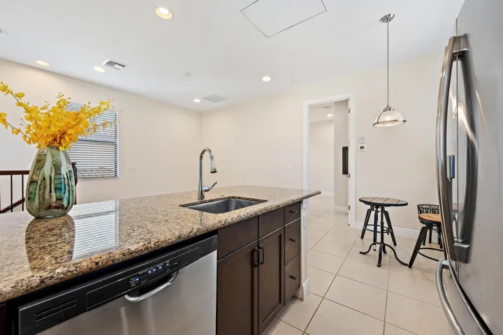 8023 Hobbes Wy-36