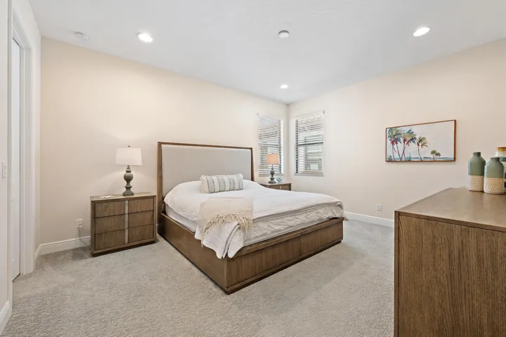 8023 Hobbes Wy-28