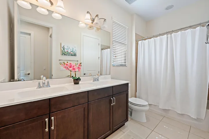 8023 Hobbes Wy-30