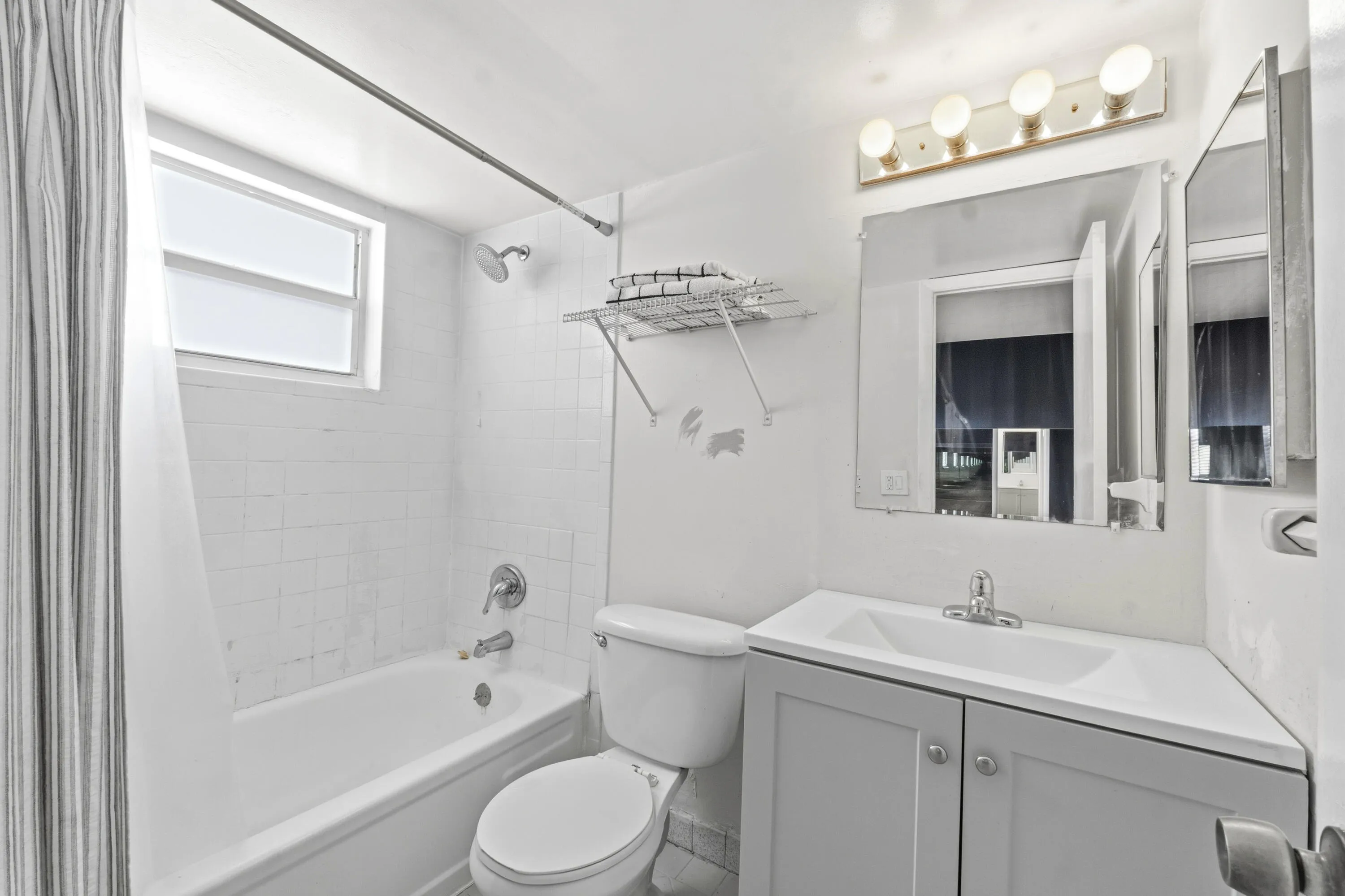 tub-shower combination bathroom
