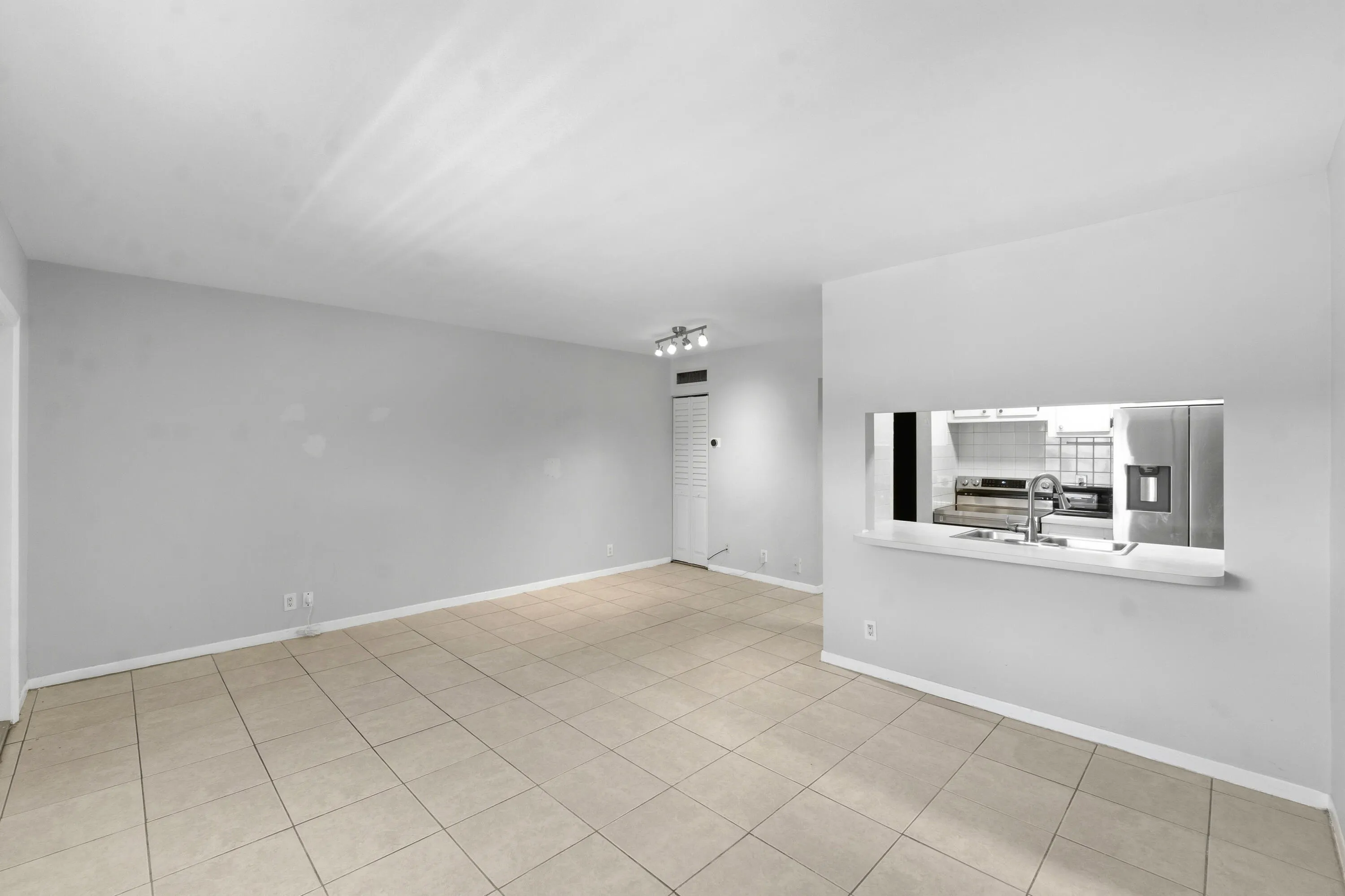 1470_N_Dixie_Hwy_013