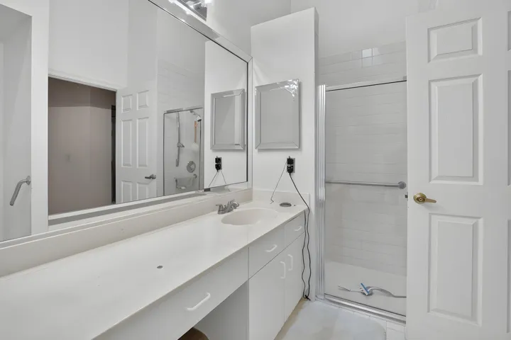 SEPARATE SHOWER
