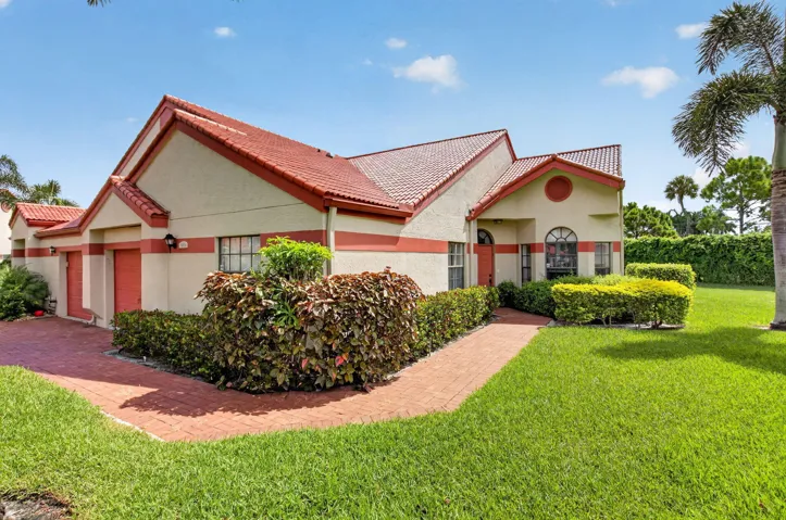 PRIVATE WALKWAY TO FRONT DOOR