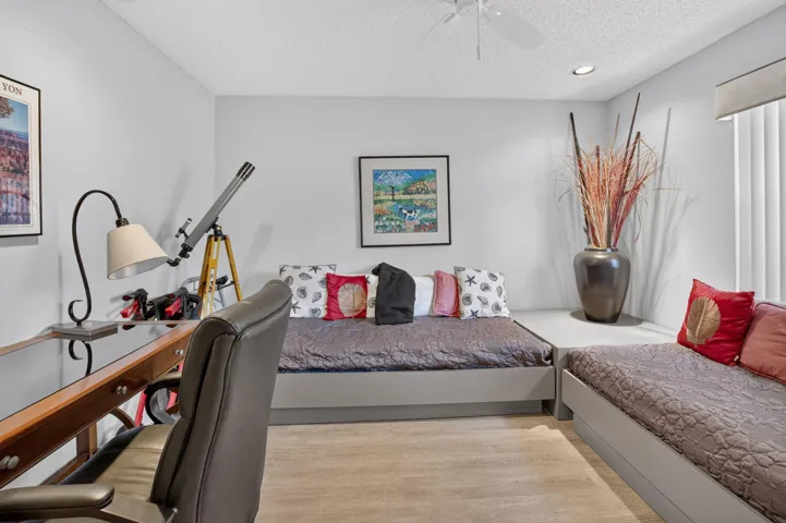 LAMINATE FLOORING