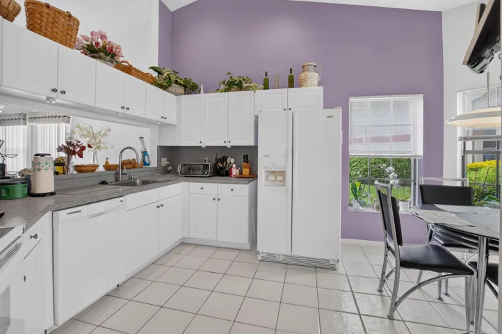 EAT IN KITCHEN
