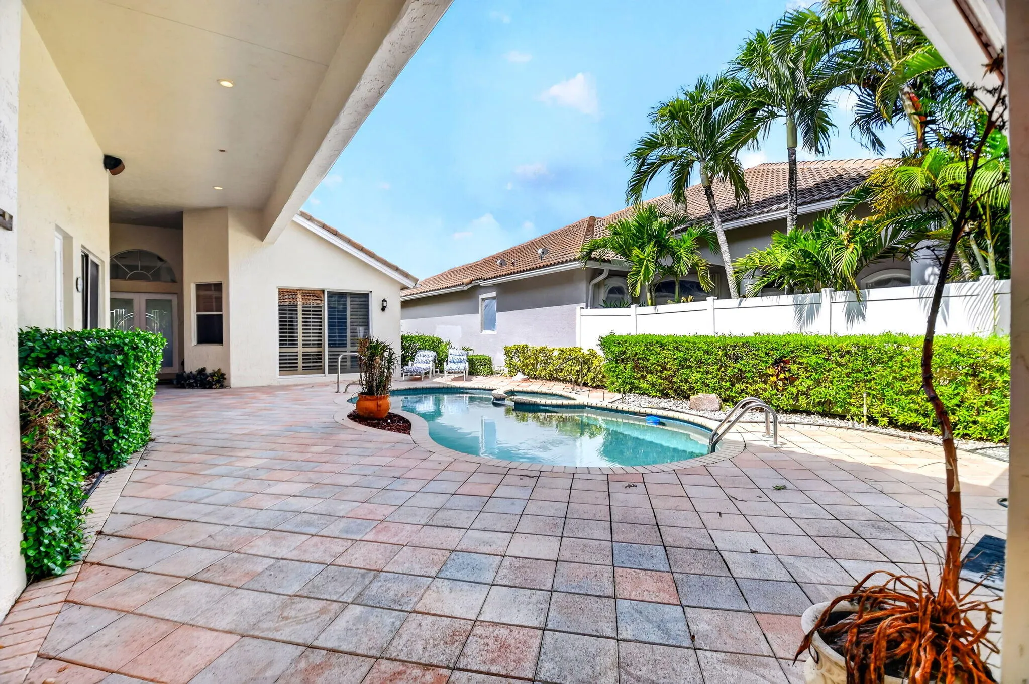 Courtyard Patio & Pool