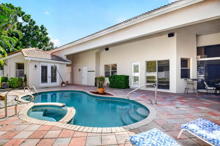 Courtyard Patio & Pool