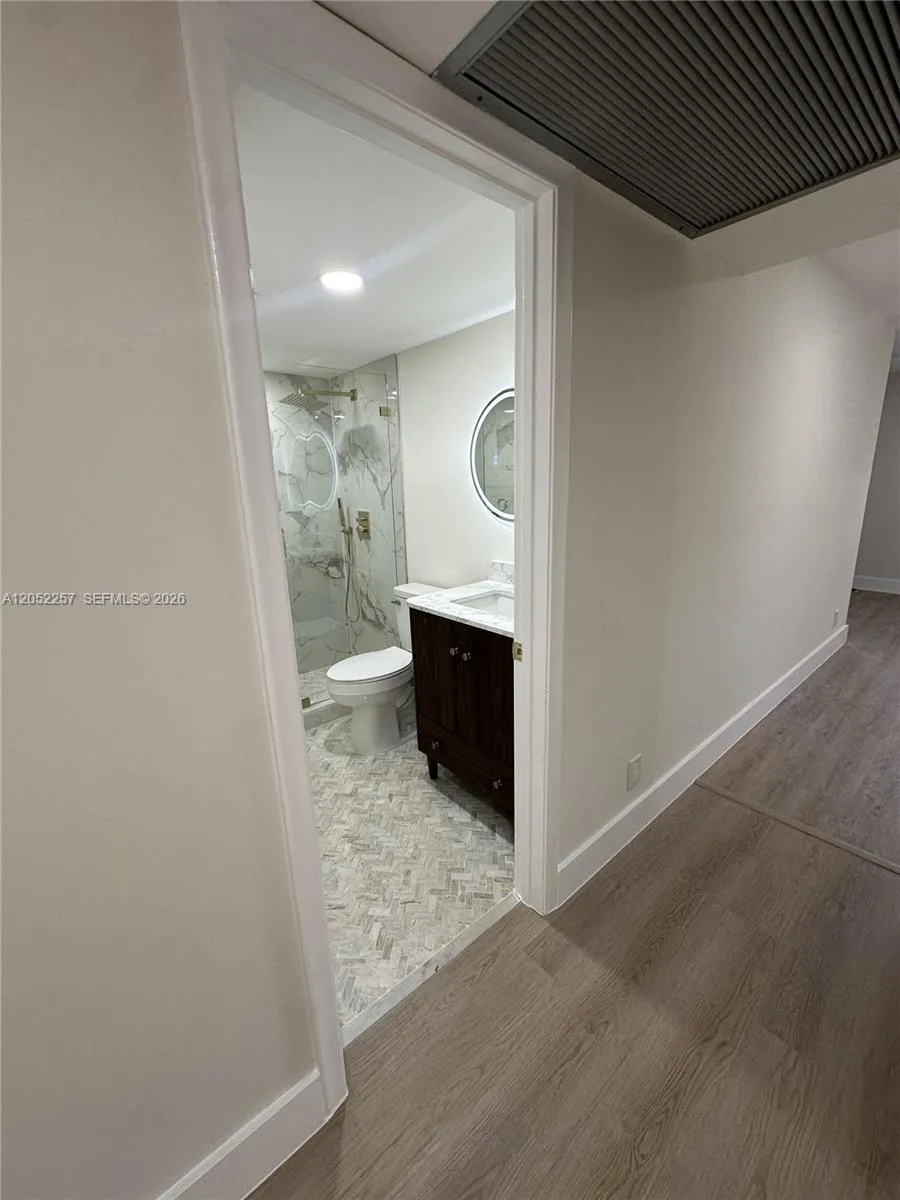 Photo 33