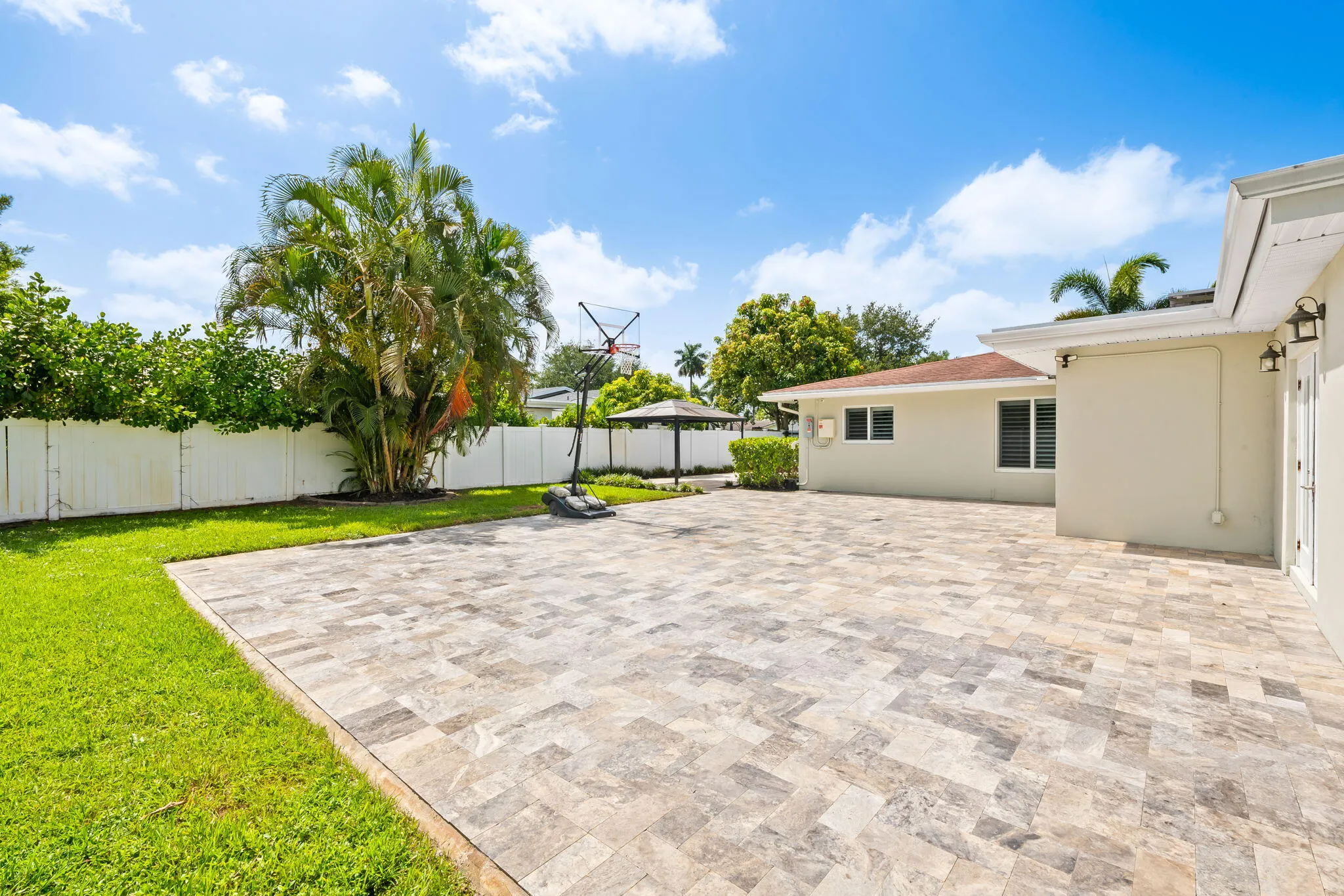 XLarge travertine patio