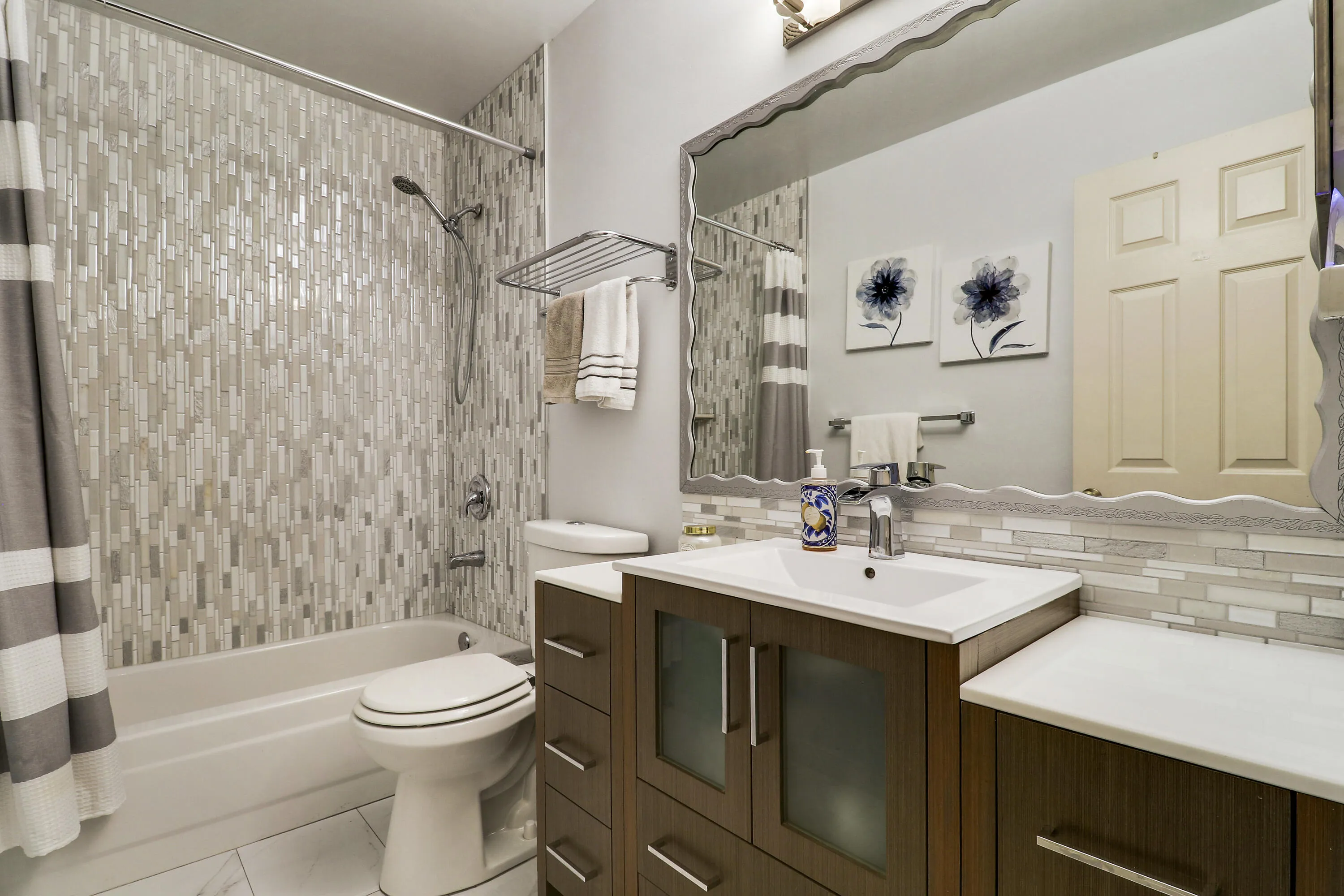 Guest Bath 1