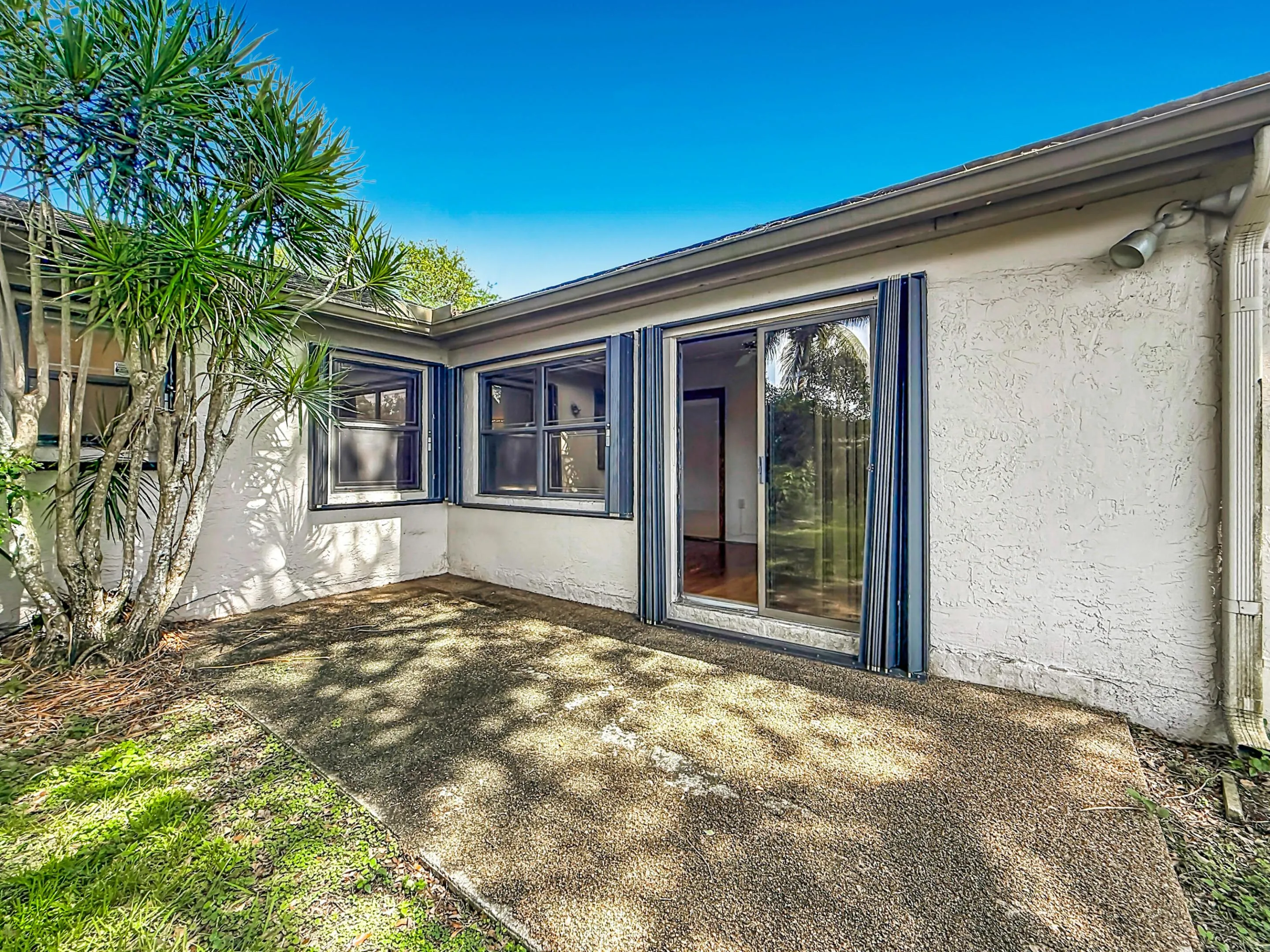 2208 Seagrape Circle-78