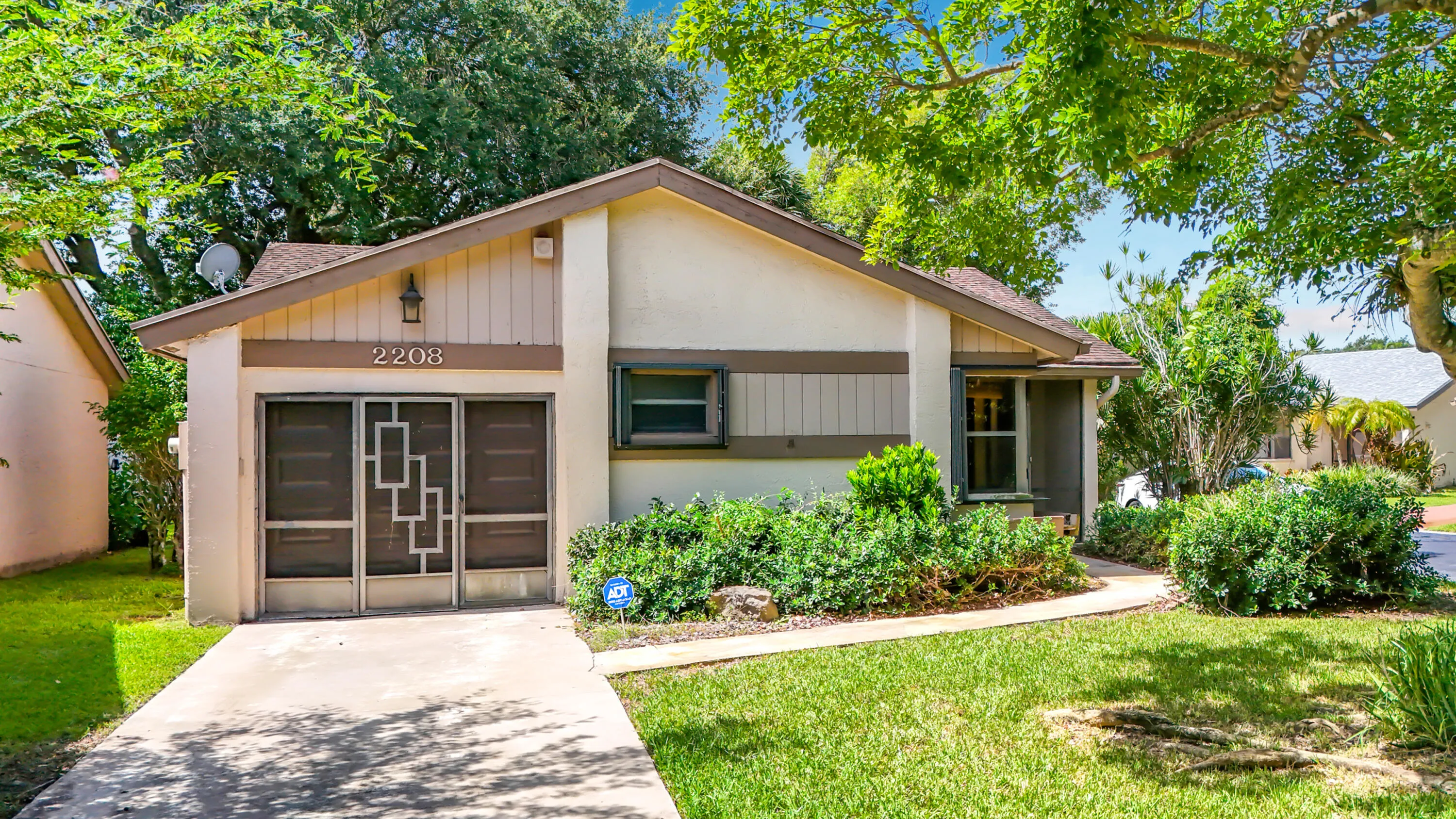 2208 Seagrape Circle-12
