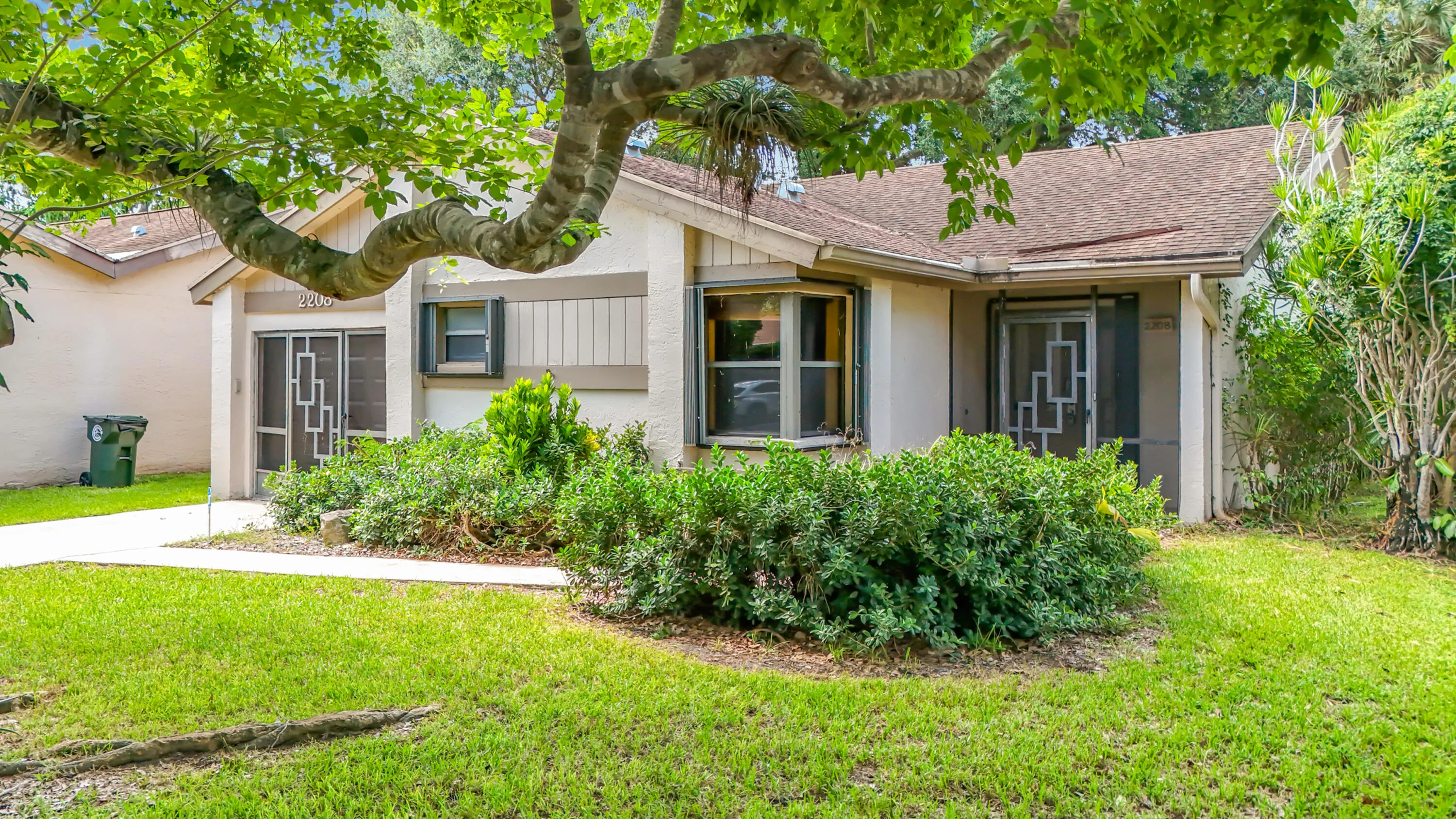 2208 Seagrape Circle-14