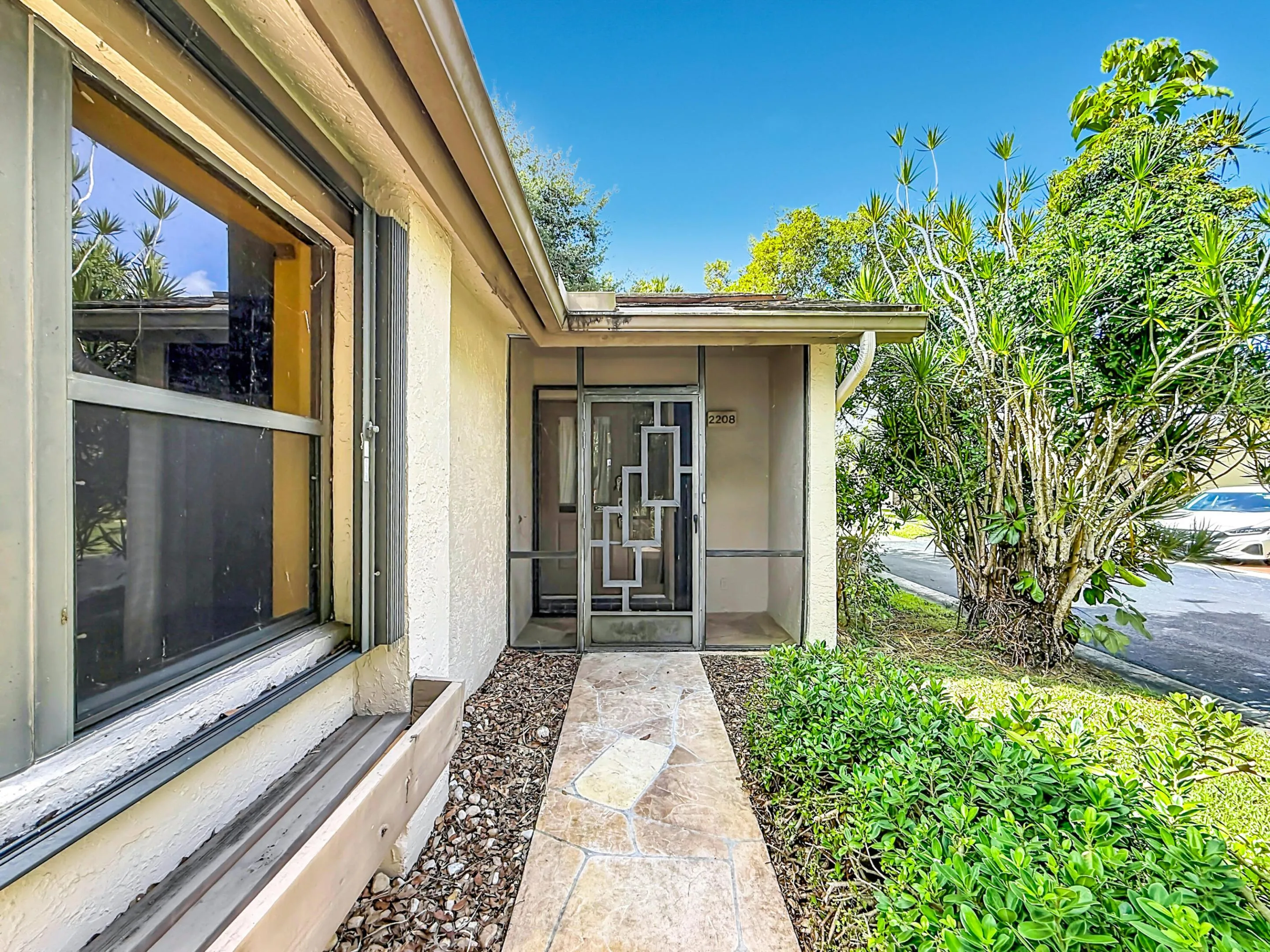 2208 Seagrape Circle-17