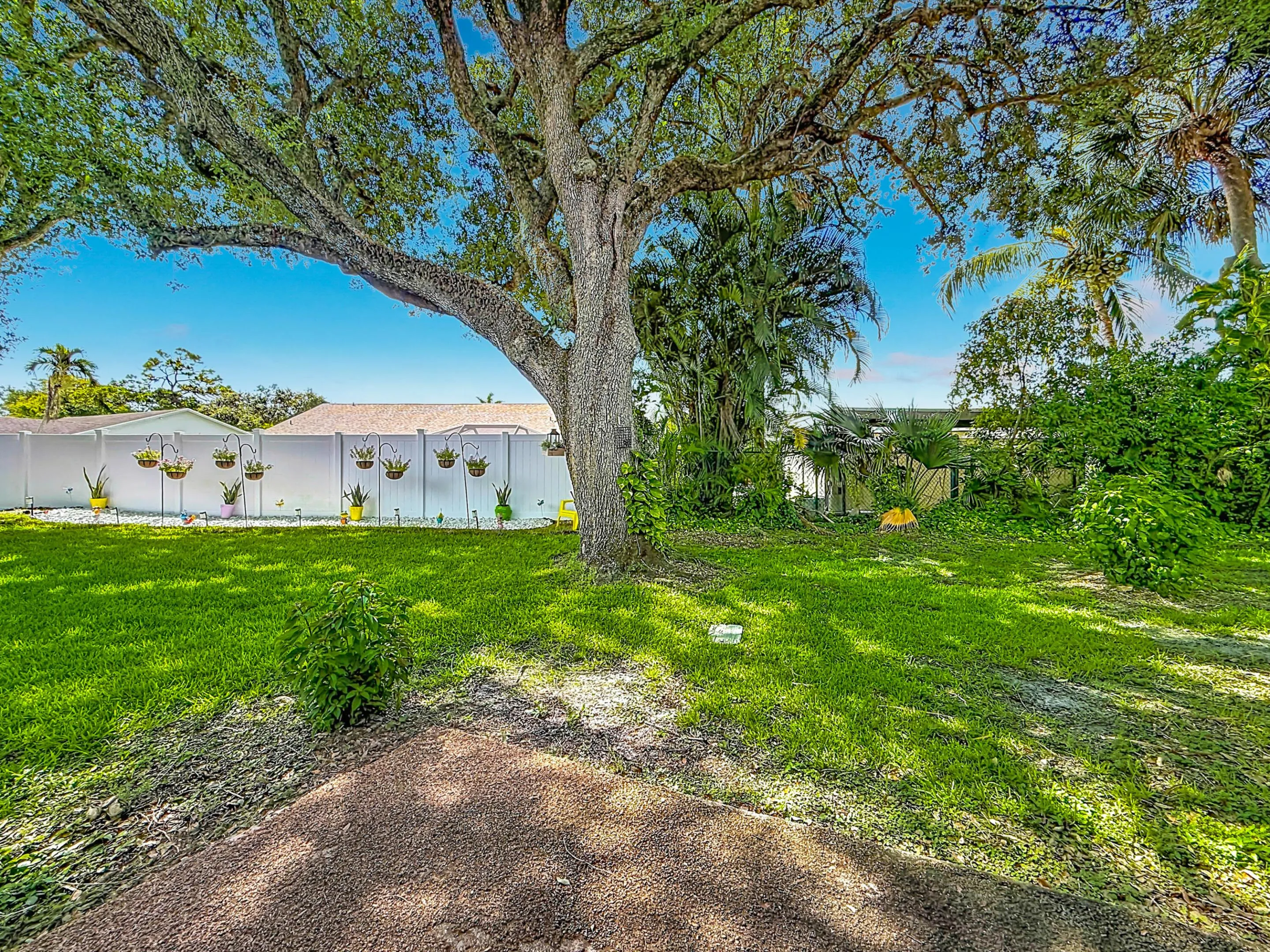 2208 Seagrape Circle-76