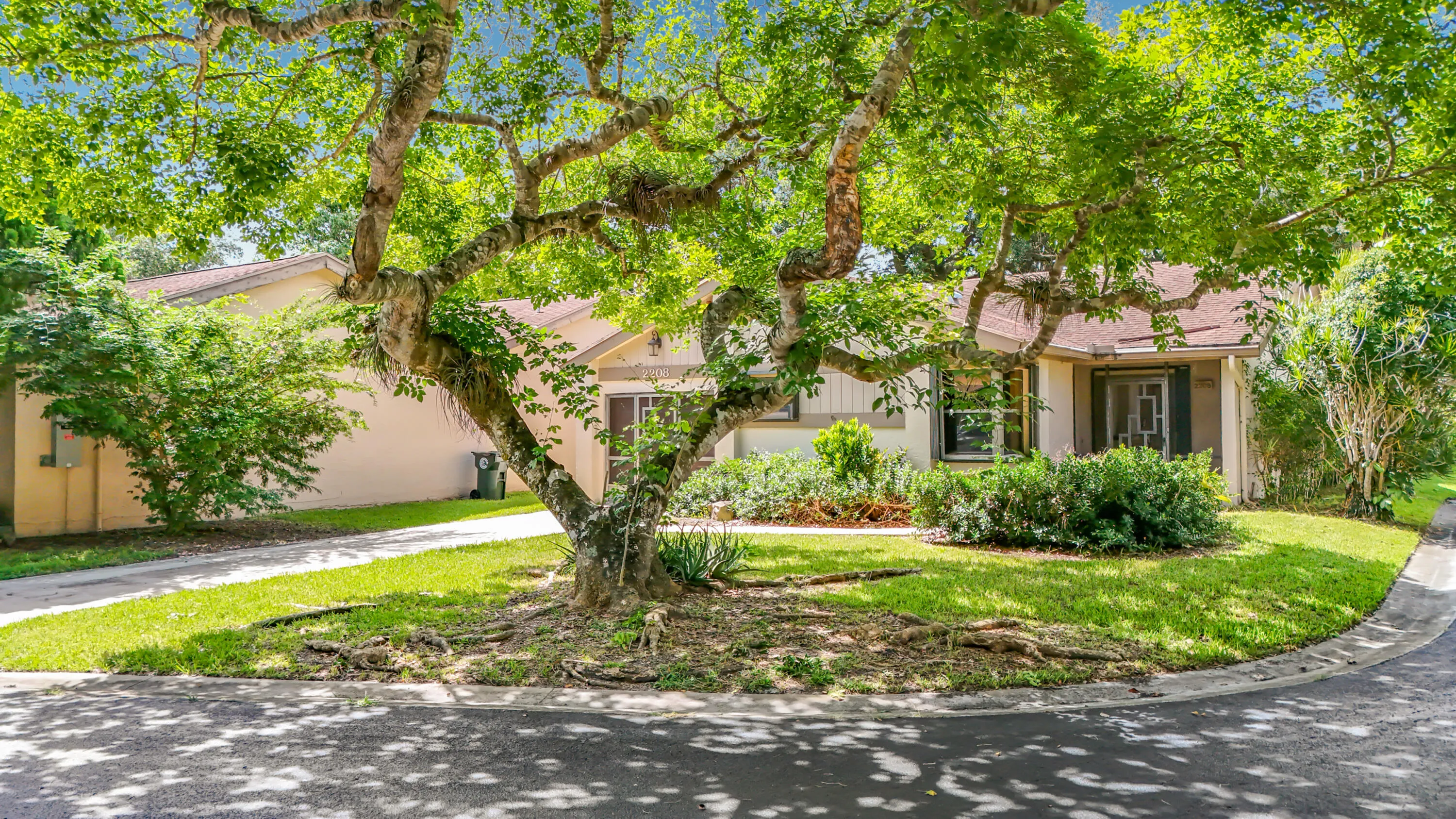 2208 Seagrape Circle-8