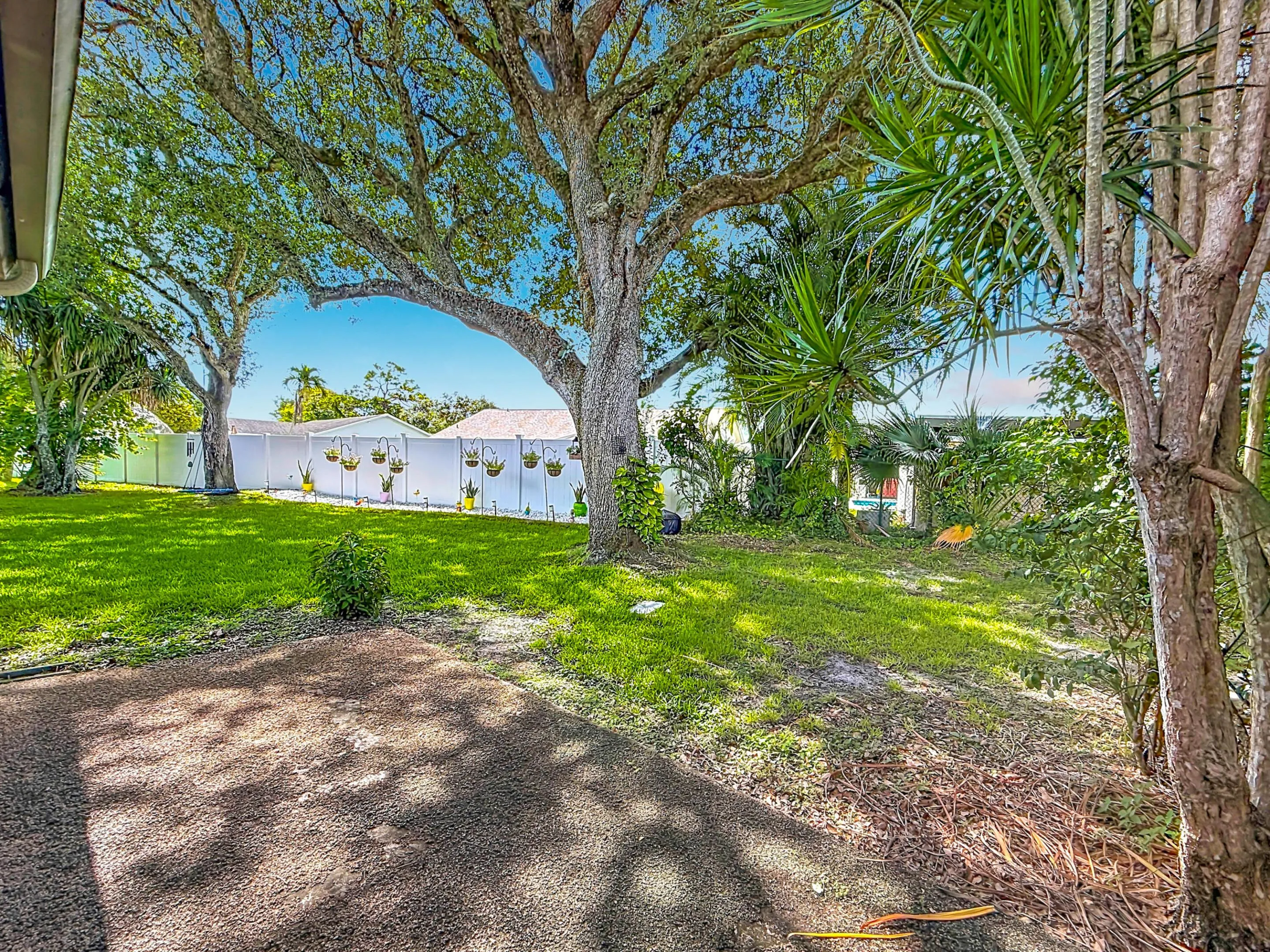2208 Seagrape Circle-75