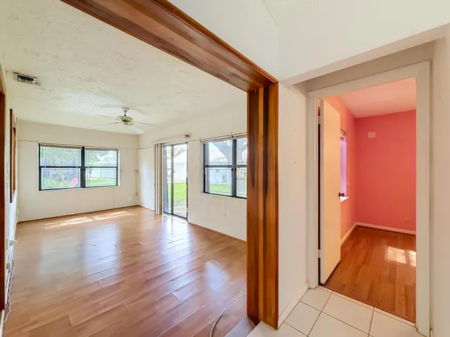 2208 Seagrape Circle-28
