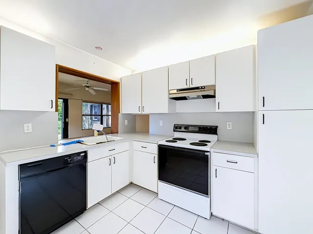 2208 Seagrape Circle-41