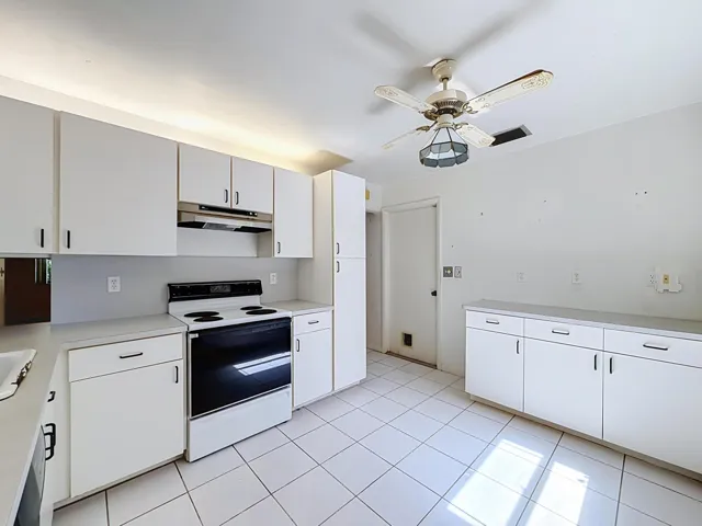 2208 Seagrape Circle-43