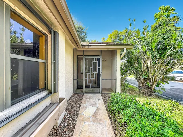 2208 Seagrape Circle-17