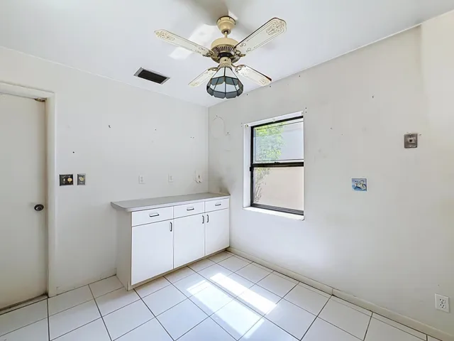 2208 Seagrape Circle-45