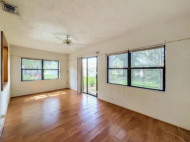 2208 Seagrape Circle-29