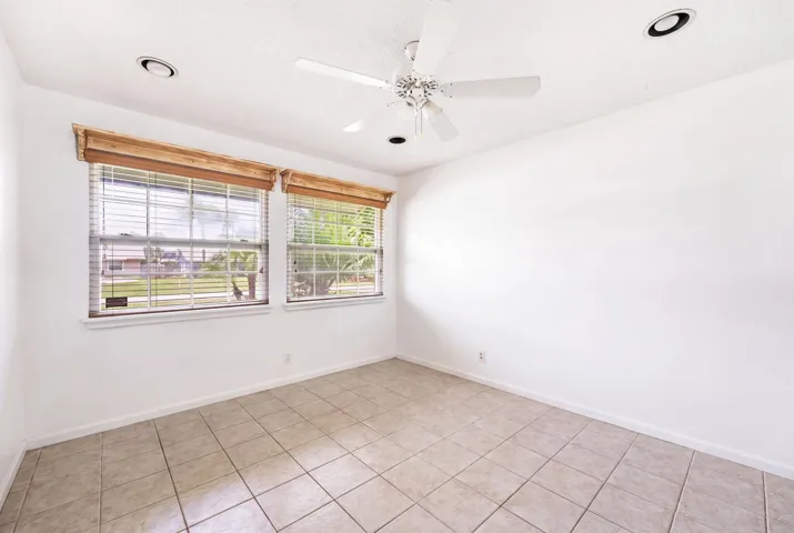 Guest bedroom 1