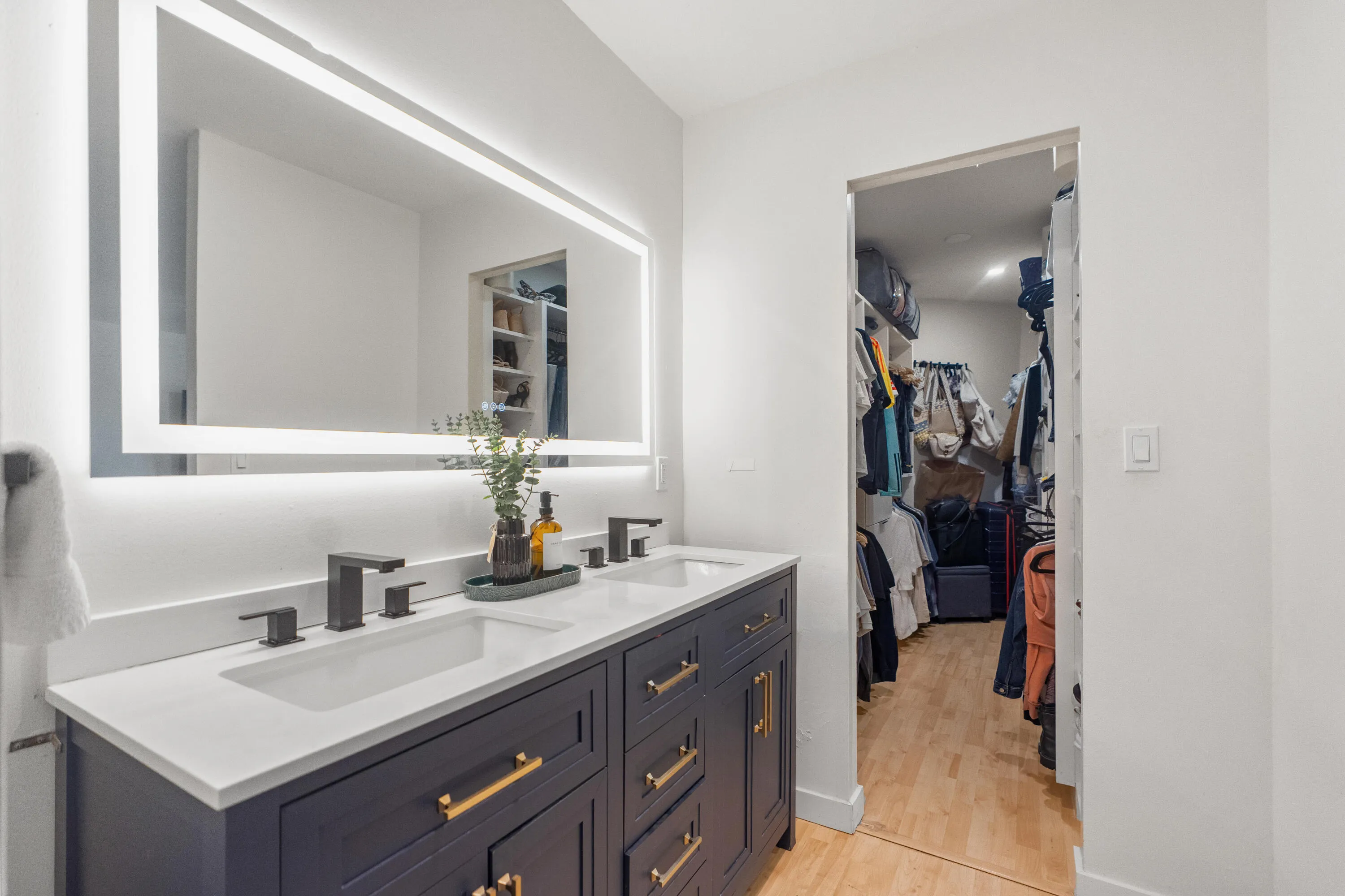 Master bath - Walk in closet