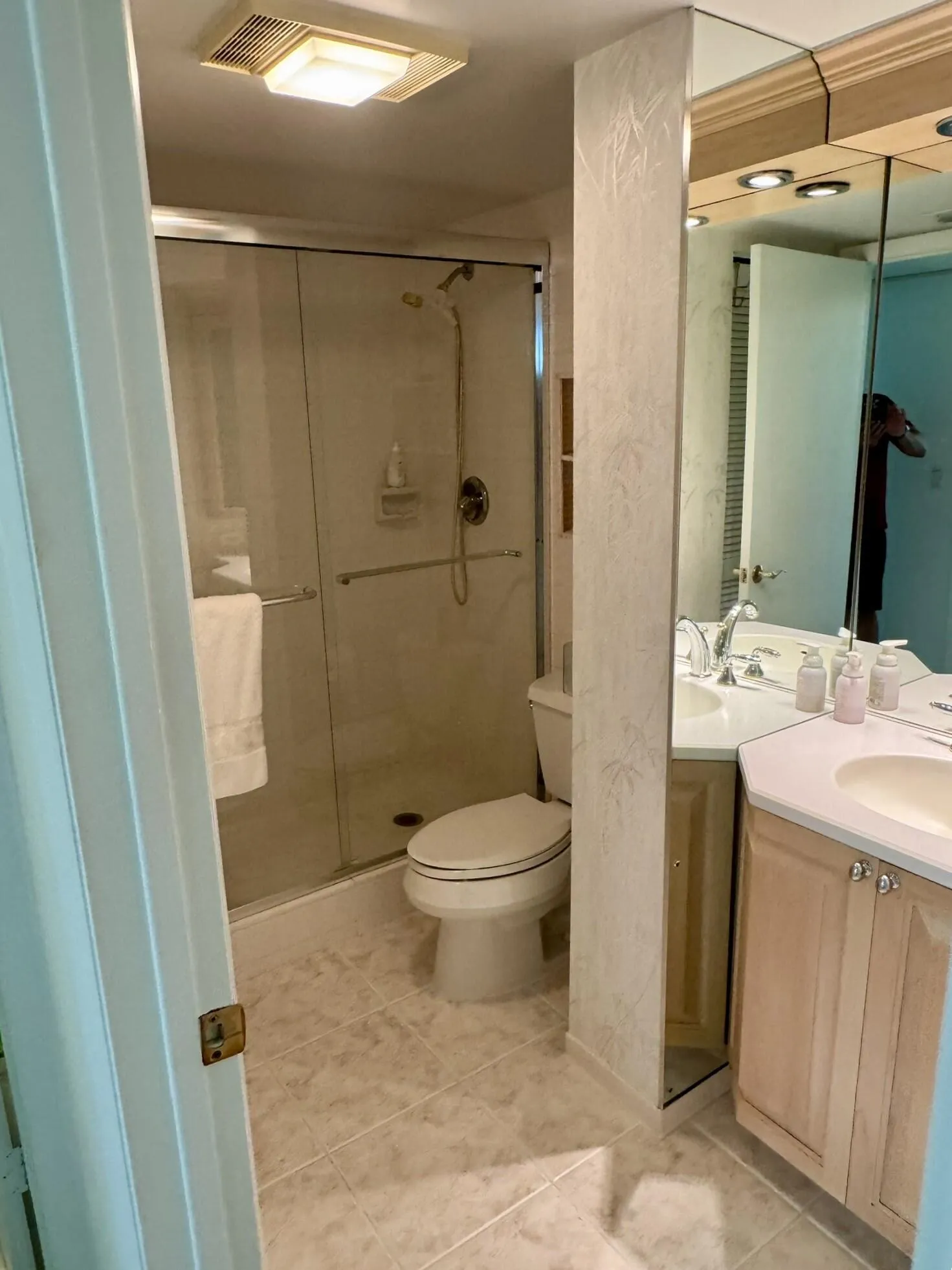 Hall Bath Pic 3