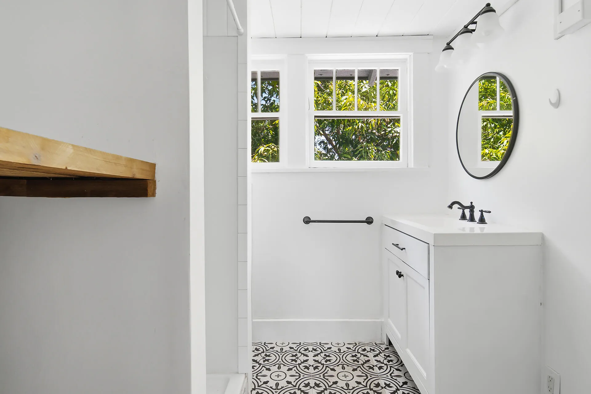 2nd Floor Apartment Bathroom