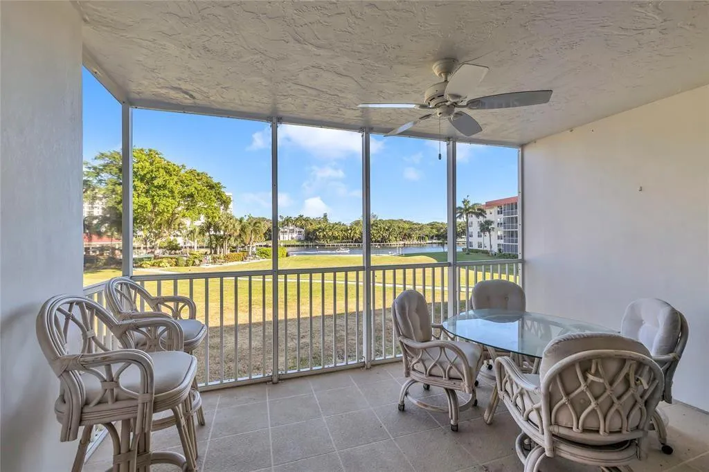 SCREENED BALCONY