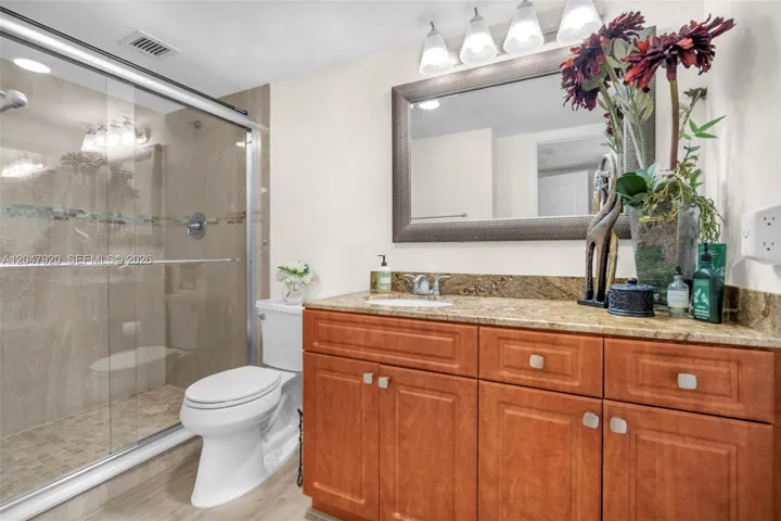 On suite bath 2