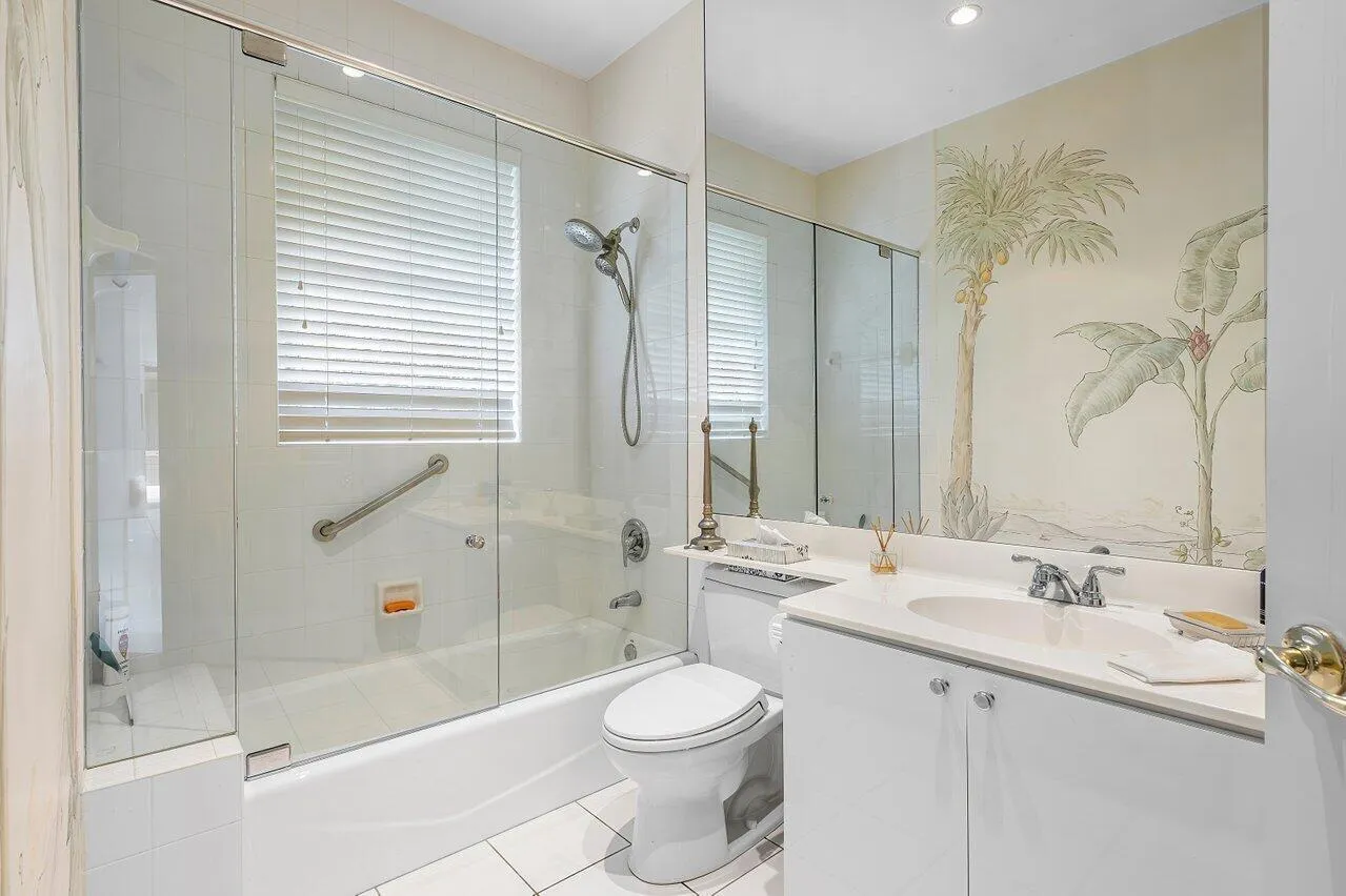 030-3BermudaLakeDrive-PalmBeachGardens-F