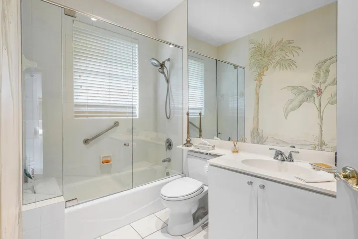 030-3BermudaLakeDrive-PalmBeachGardens-F