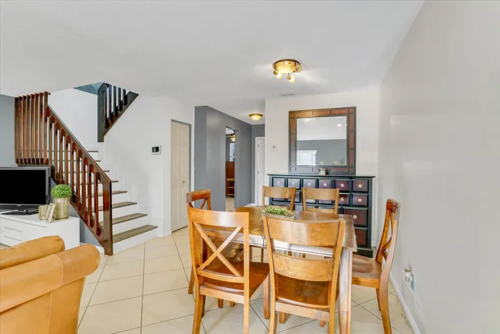 09-7357 NW 34th St-9