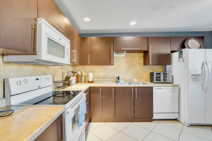 12-7357 NW 34th St-12