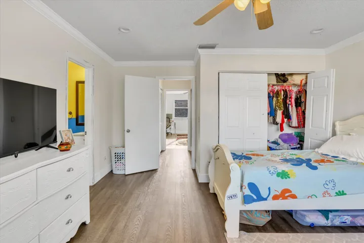 21-7357 NW 34th St-21