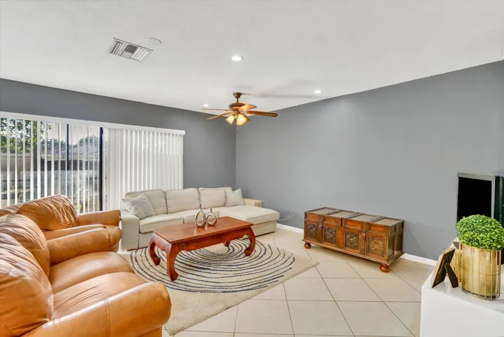 05-7357 NW 34th St-5