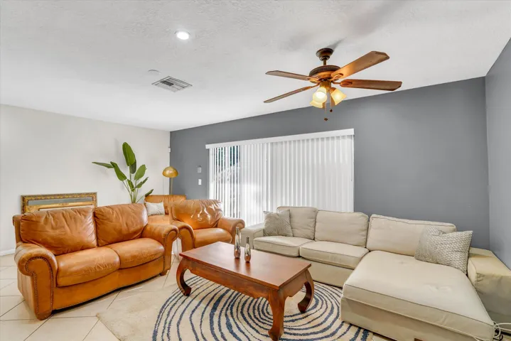 07-7357 NW 34th St-7