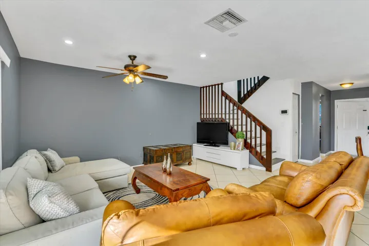 06-7357 NW 34th St-6