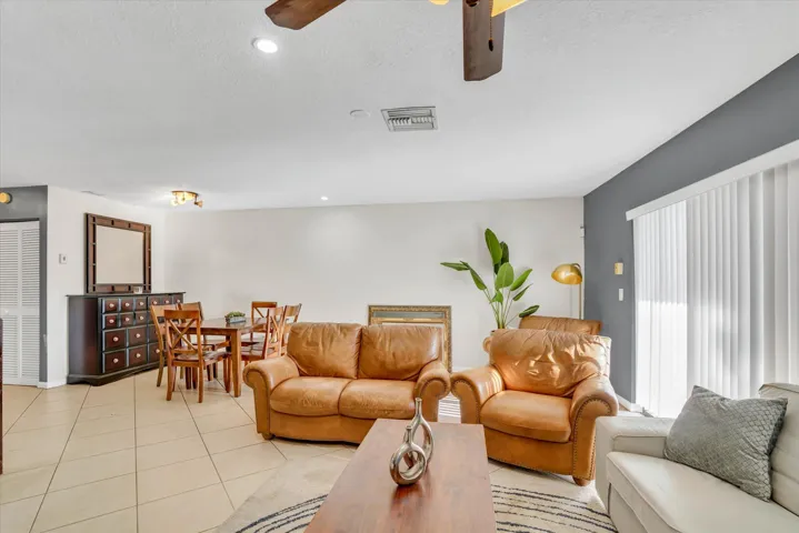 08-7357 NW 34th St-8