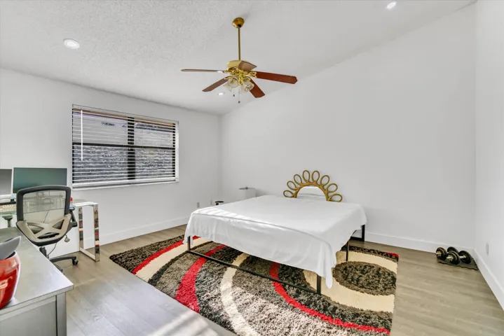 17-7357 NW 34th St-17