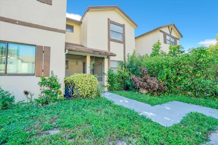 01-7357 NW 34th St-1