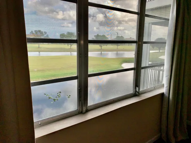 Expansive window providing direct visibility of a golf course and water features