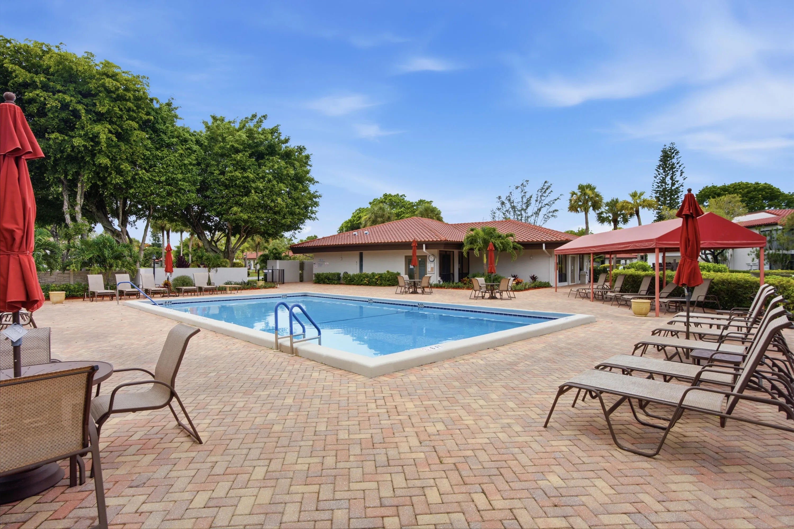 45_luxpro.media 9232 pecky cypress lane
