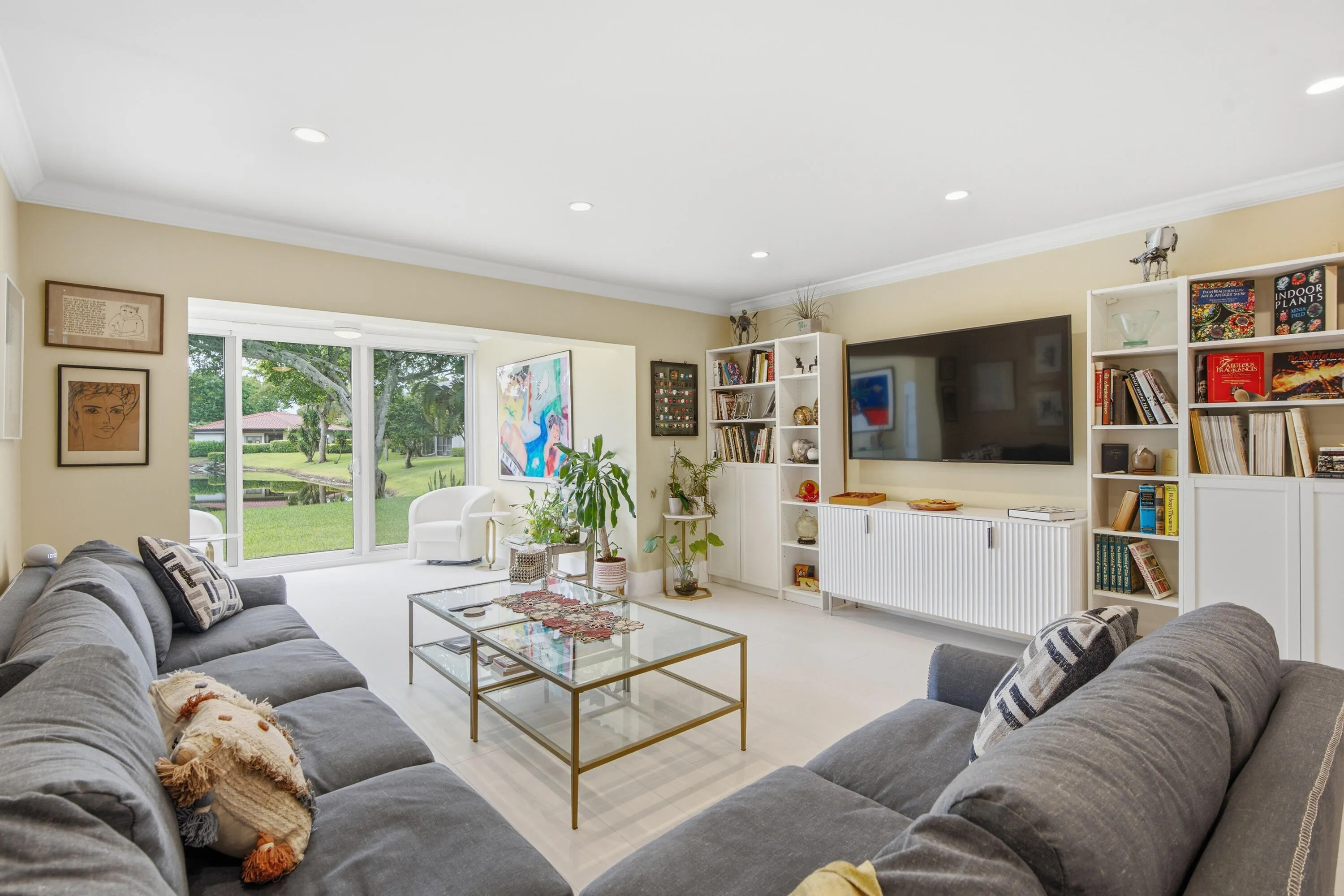 15_luxpro.media 9232 pecky cypress lane