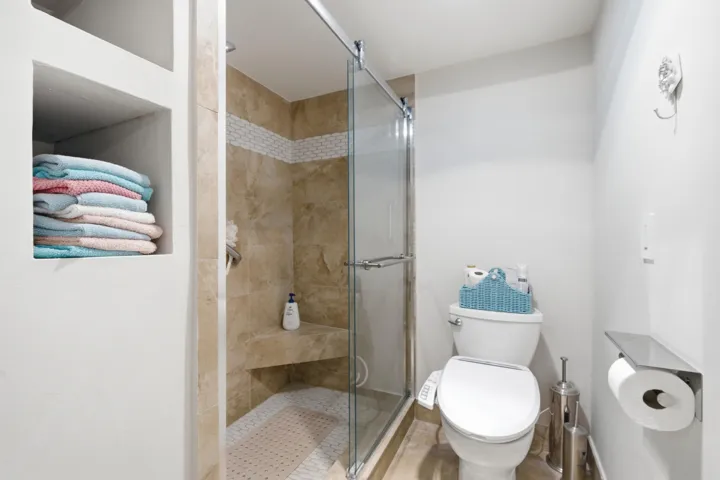 34_luxpro.media 9232 pecky cypress lane