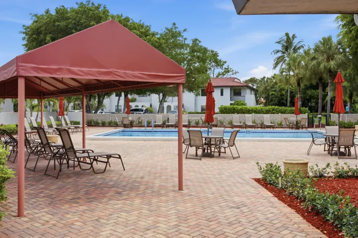 43_luxpro.media 9232 pecky cypress lane