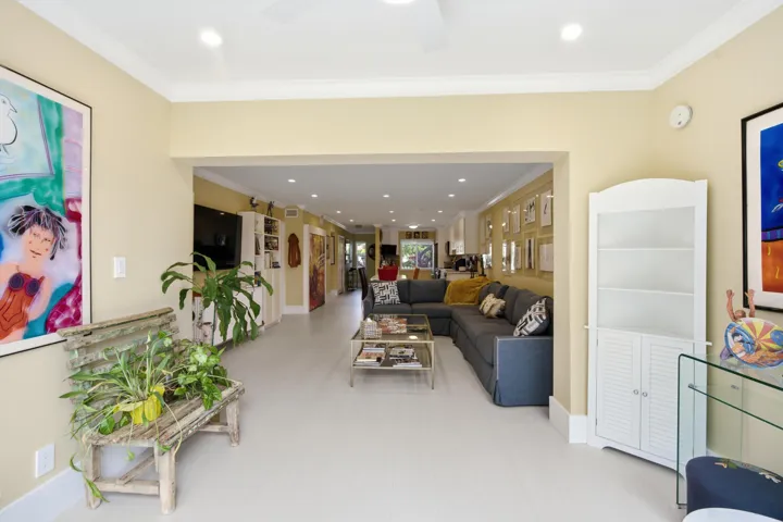 11_luxpro.media 9232 pecky cypress lane